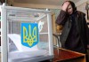 Бабуся біля виборчої урни