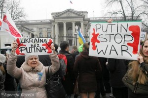 z15551667Q,Niedzielna-demonstracja-pod-ambasada-Rosji-przeciw