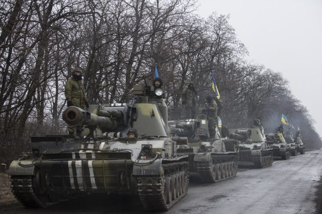 OSCE_SMM_monitoring_the_movement_of_heavy_weaponry_in_eastern_Ukraine_(16544235410)