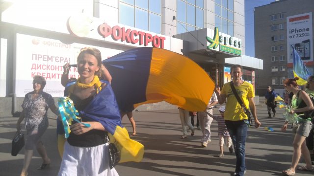 Kramatorsk, 27 July, 2014 Activists from Kharkiv brought flags and Ukrainian symbolics. Photo by Nataliya Zubar