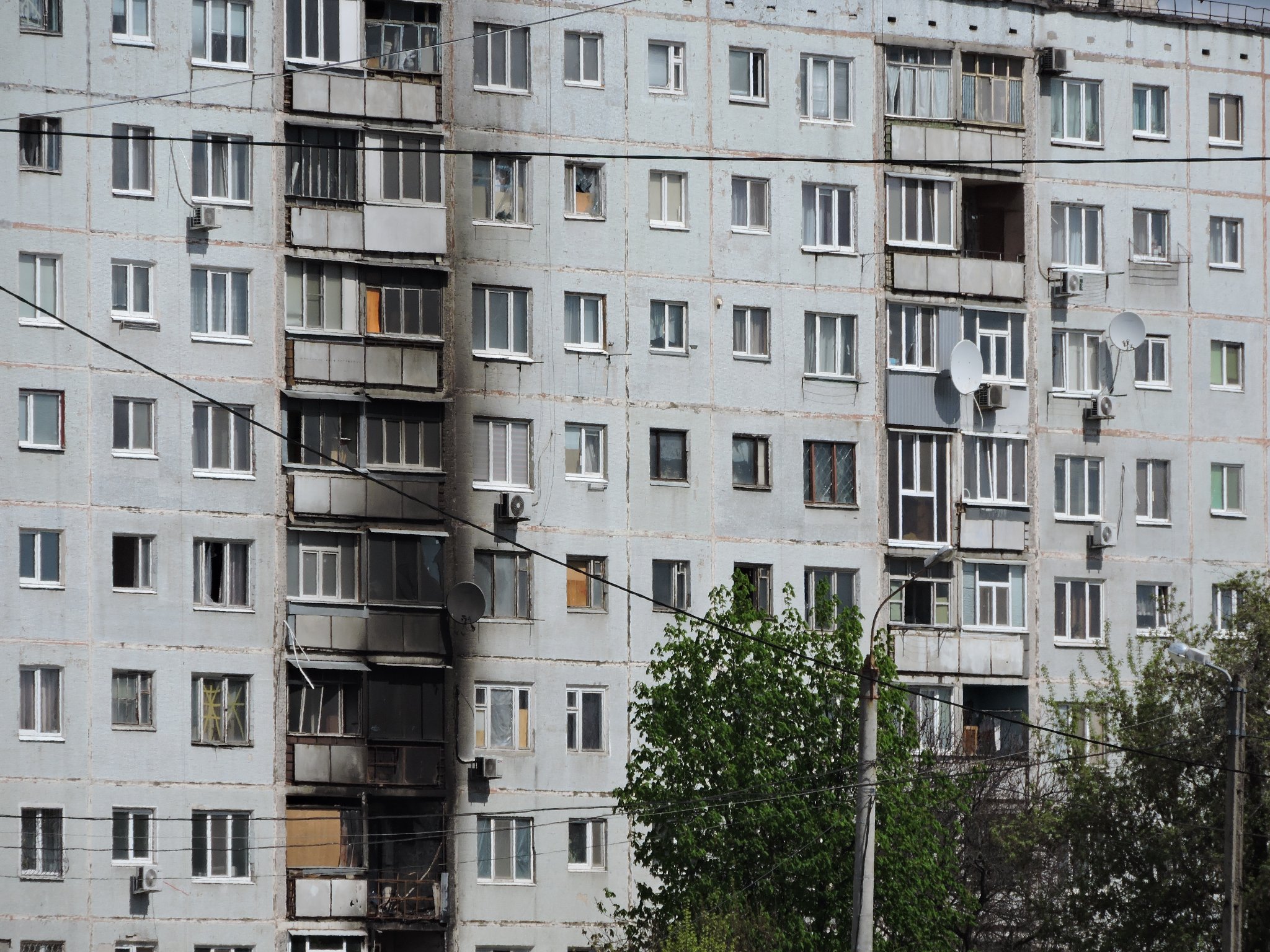 Один з пошкоджених будинків на Салтівці, квітень 2022 року Фото: Сергій Петров, ліцензія CC BY-SA 4.0