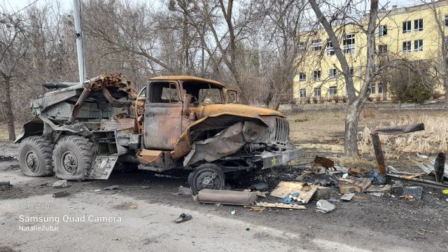 Фото Наталії Зубар від 27 березня 2022, розбита російська техніка в П'ятихатках, на північній околиці Харкова. 