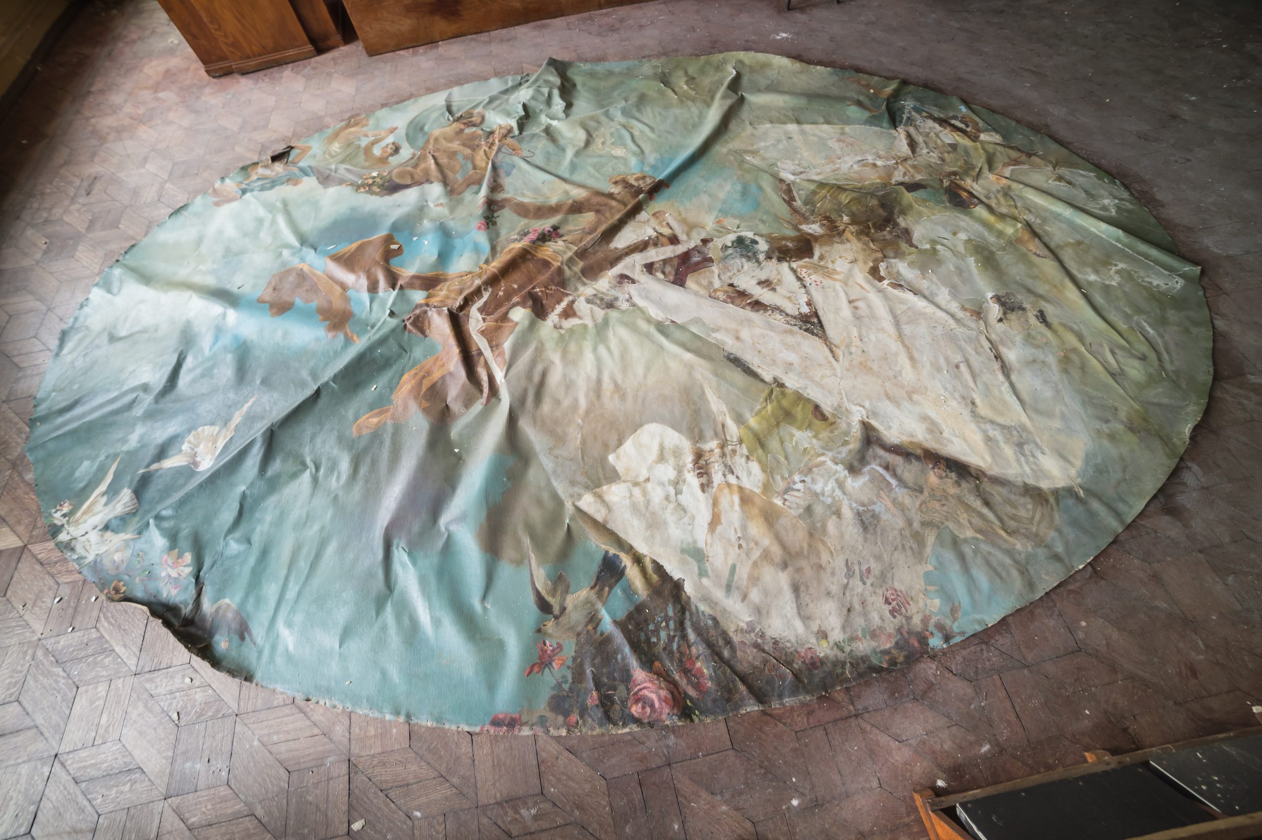 Kharkiv. Damaged ceiling decoration in a historical building of XIX century. Photo was taken on July 12, 2022 by Yevhen Tytarenko.