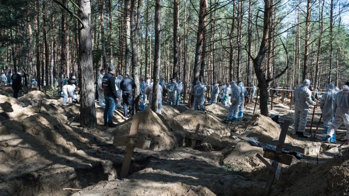 Izyum, Kharkiv region. Exhumation of a mass grave. At a moment the picture is taken the count of corpses was 448. Photo was taken on Sep 23, 2022 by Yevhen Tytarenko.