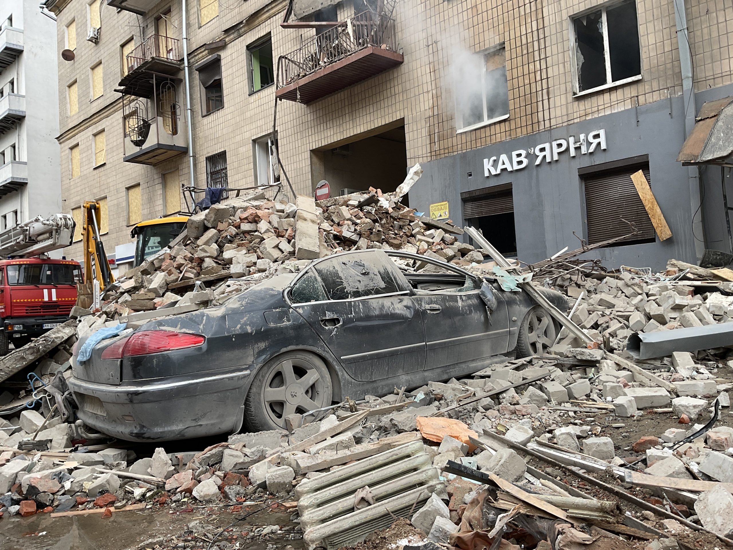 Kharkiv, Svobody Street, results of the S-300 attack. Photo was taken on Sep 06, 2022 by Oleksiy Svid.