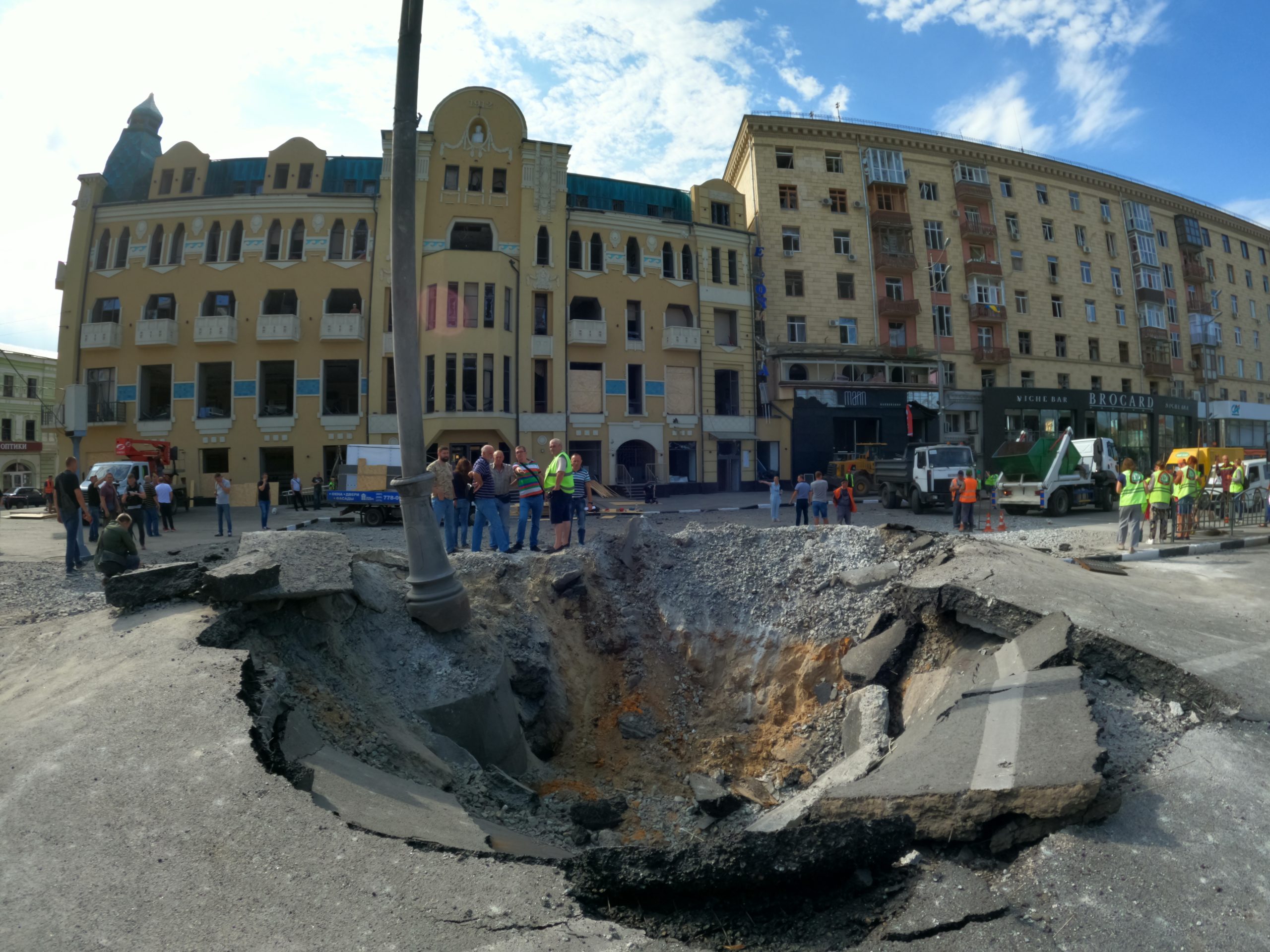 Crater from an S-300 missile, which hit the centre of Kharkiv at ~3:00 AM, August 27, 2022. Photo was taken at 9:35 AM, August 27, 2022 by Yevhen Tytarenko.