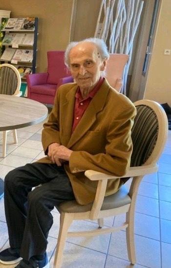 Митрович, д-р Кирило у віці 97 років (Франція)