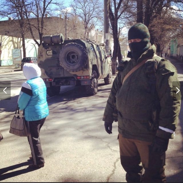 Русскій окупант в Криму, березень 2014 року. Автор фото Віталій Овчаренко