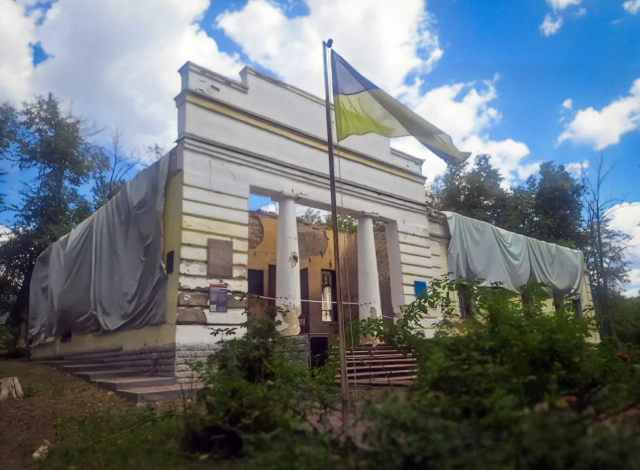 Музей українського письменника Григорія Сковороди на Харківщині після російської атаки. Автор фото: Ян Шир